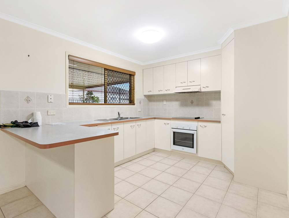 1 Kestrel Court, ELI WATERS, QLD 4655