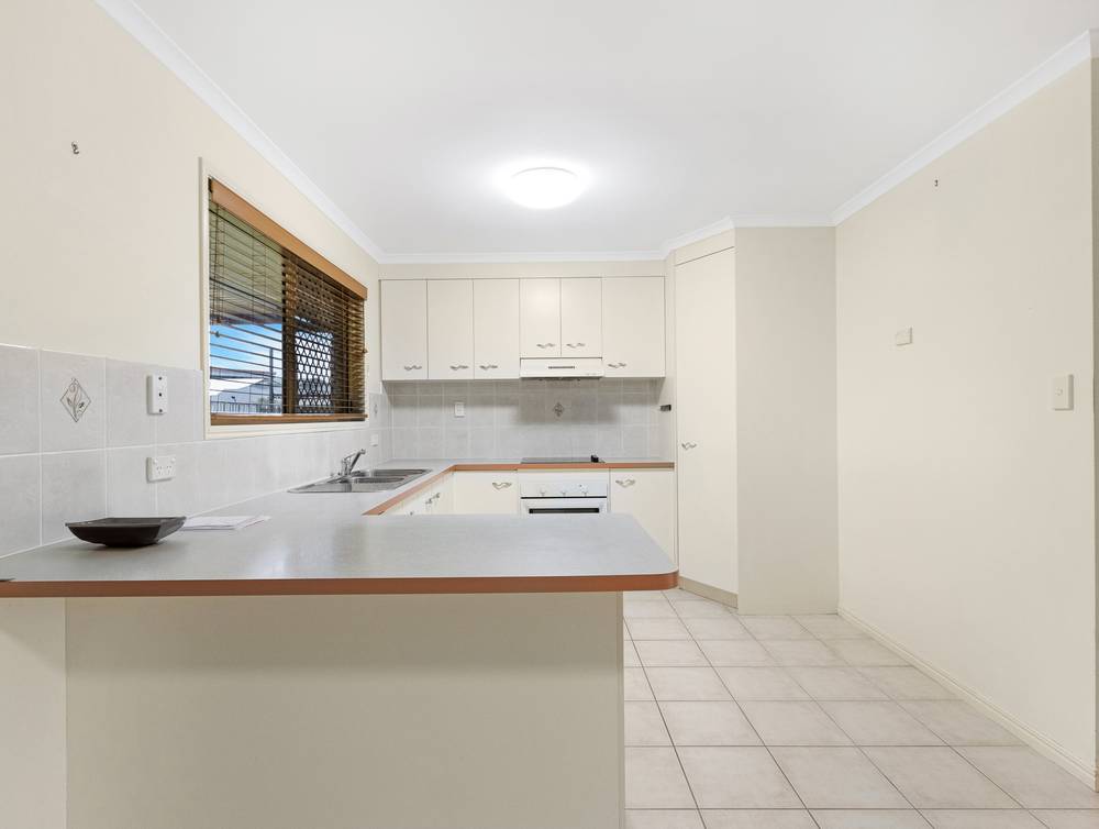 1 Kestrel Court, ELI WATERS, QLD 4655