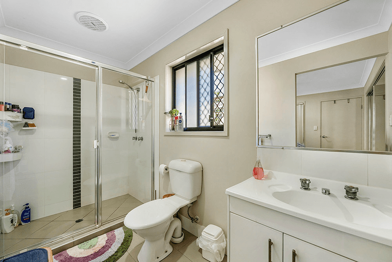 8 Aldgate Crescent, Pacific Pines, QLD 4211