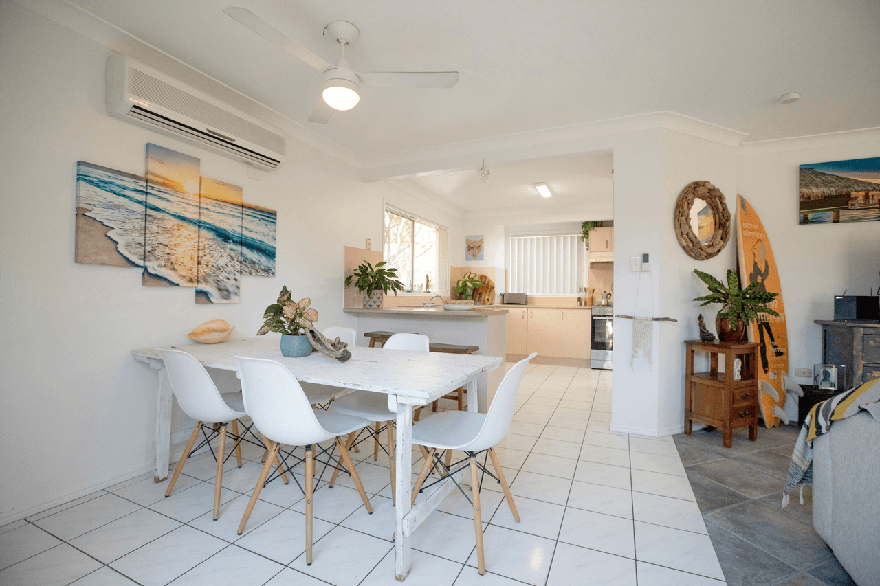 2/8 Leyte Avenue, PALM BEACH, QLD 4221