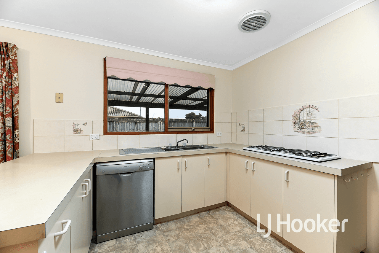 35 Barrington Drive, PAKENHAM, VIC 3810