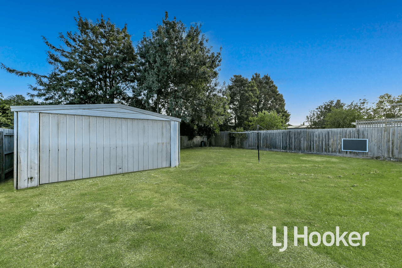 35 Barrington Drive, PAKENHAM, VIC 3810