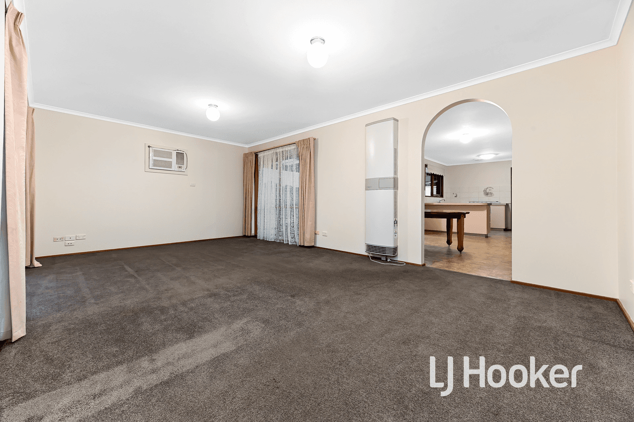 35 Barrington Drive, PAKENHAM, VIC 3810