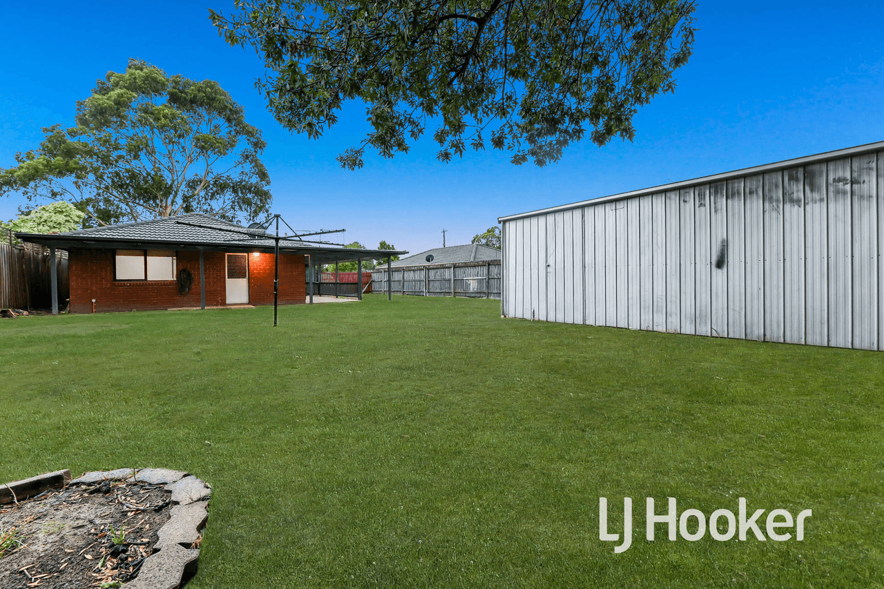 35 Barrington Drive, PAKENHAM, VIC 3810