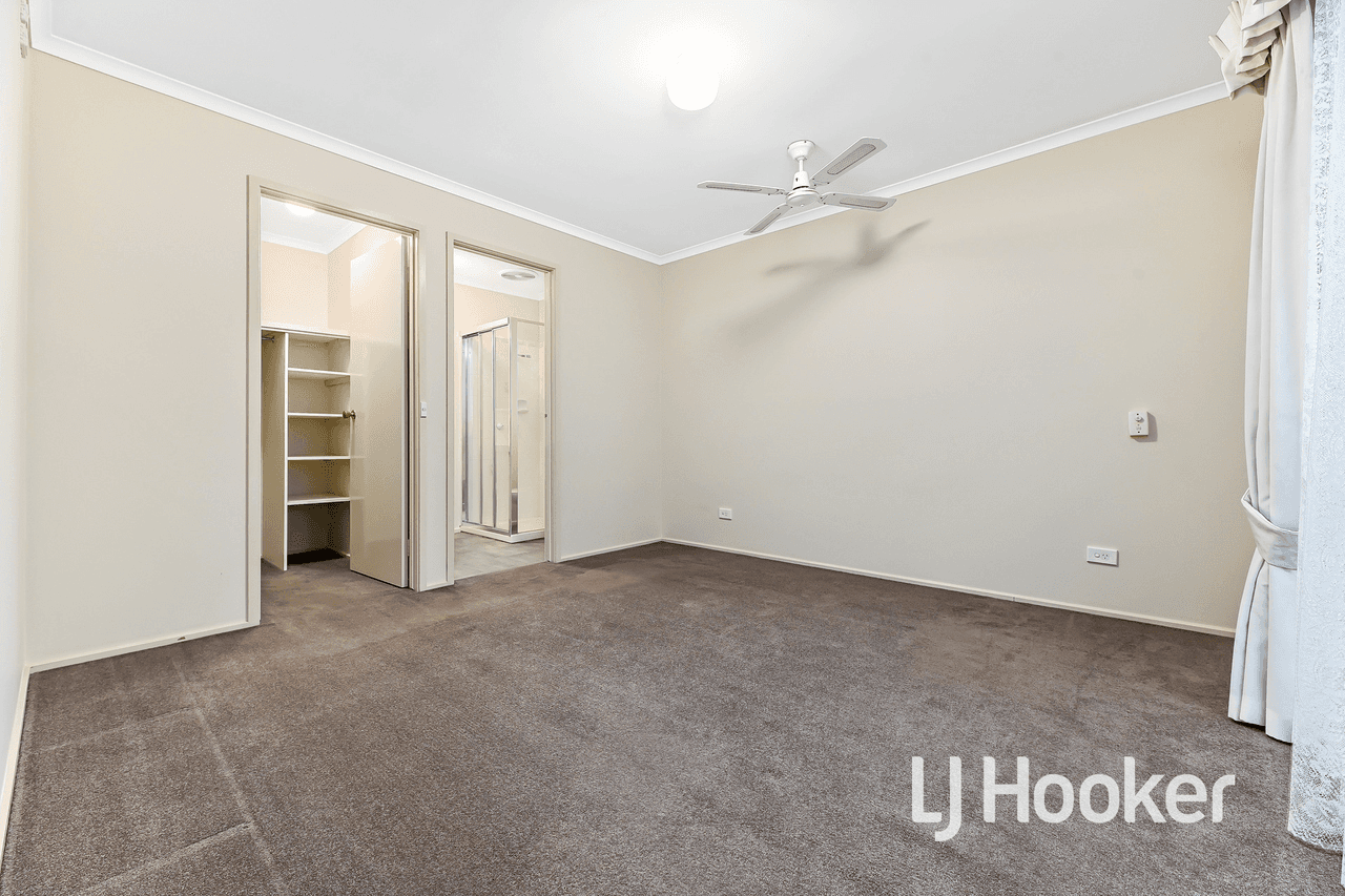 35 Barrington Drive, PAKENHAM, VIC 3810