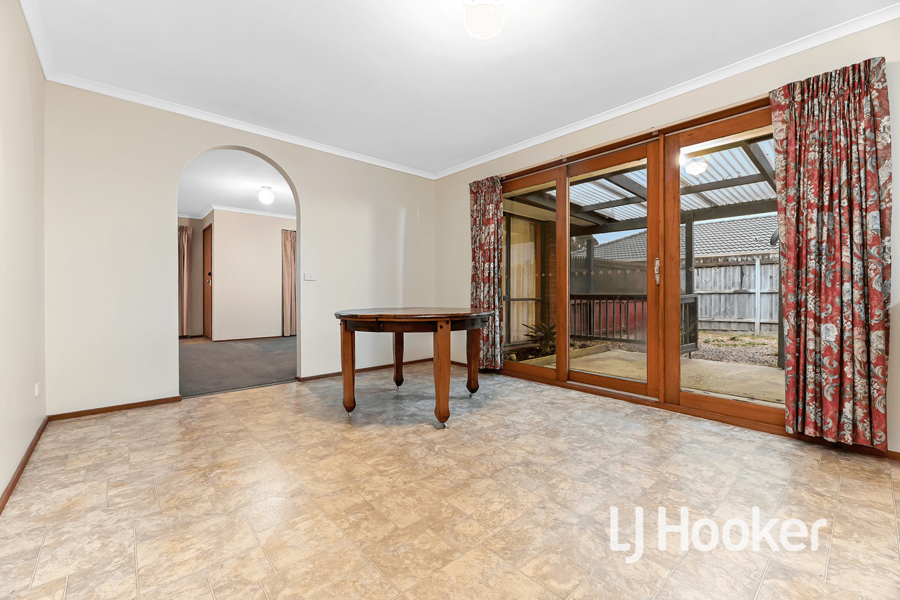 35 Barrington Drive, PAKENHAM, VIC 3810