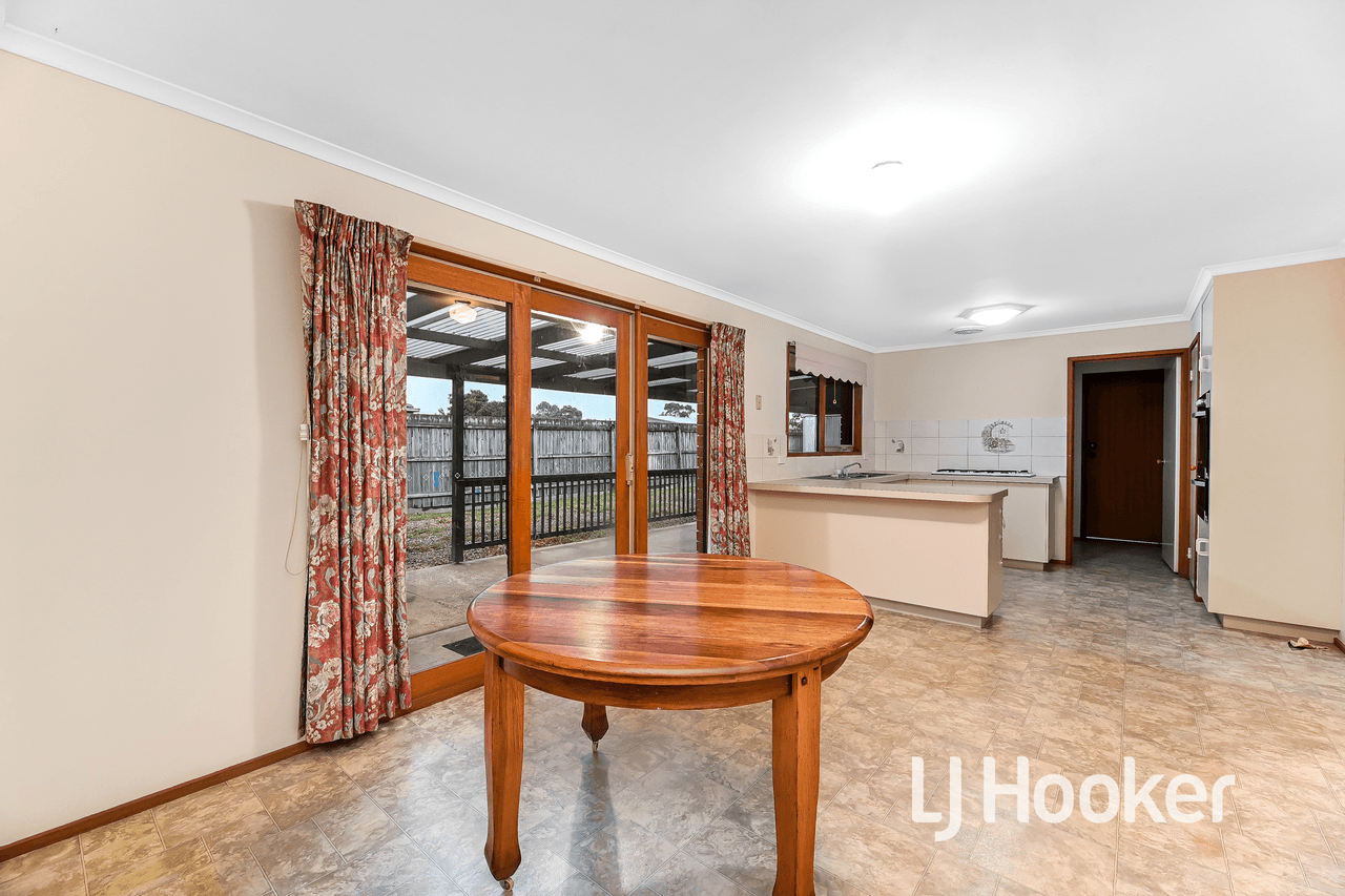 35 Barrington Drive, PAKENHAM, VIC 3810