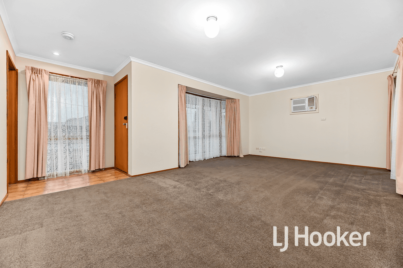 35 Barrington Drive, PAKENHAM, VIC 3810