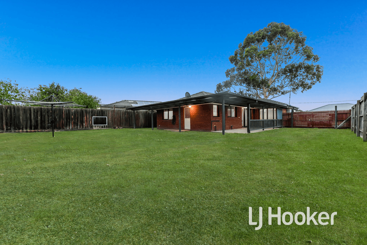 35 Barrington Drive, PAKENHAM, VIC 3810