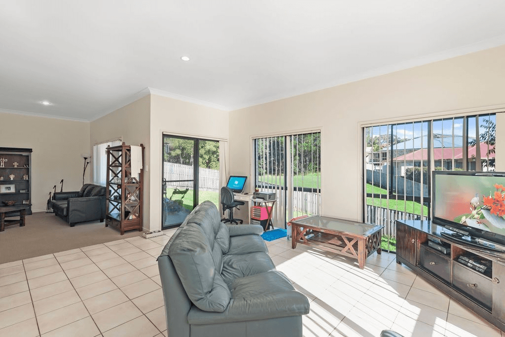 9 Laurina Court, Elanora, QLD 4221