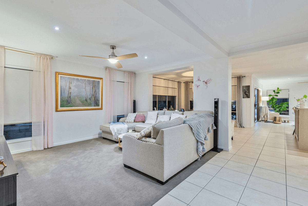 8 Pincally Crescent, ORMEAU, QLD 4208