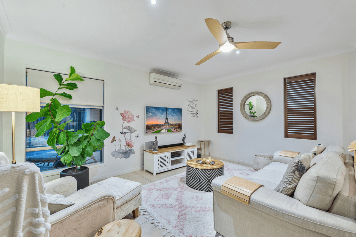 8 Pincally Crescent, ORMEAU, QLD 4208