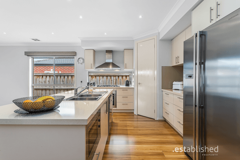 42 Stoneyfell Road, POINT COOK, VIC 3030