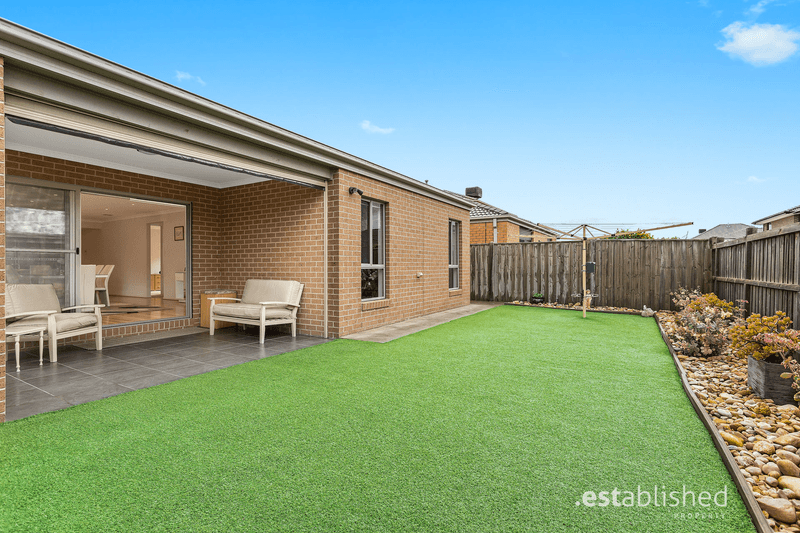 42 Stoneyfell Road, POINT COOK, VIC 3030