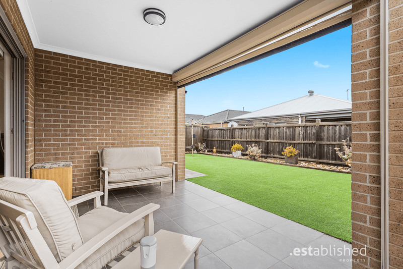 42 Stoneyfell Road, POINT COOK, VIC 3030