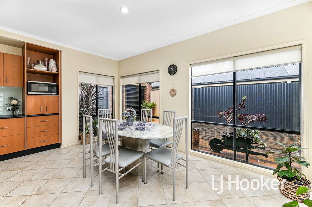 12 Park City Drive, LYNBROOK, VIC 3975