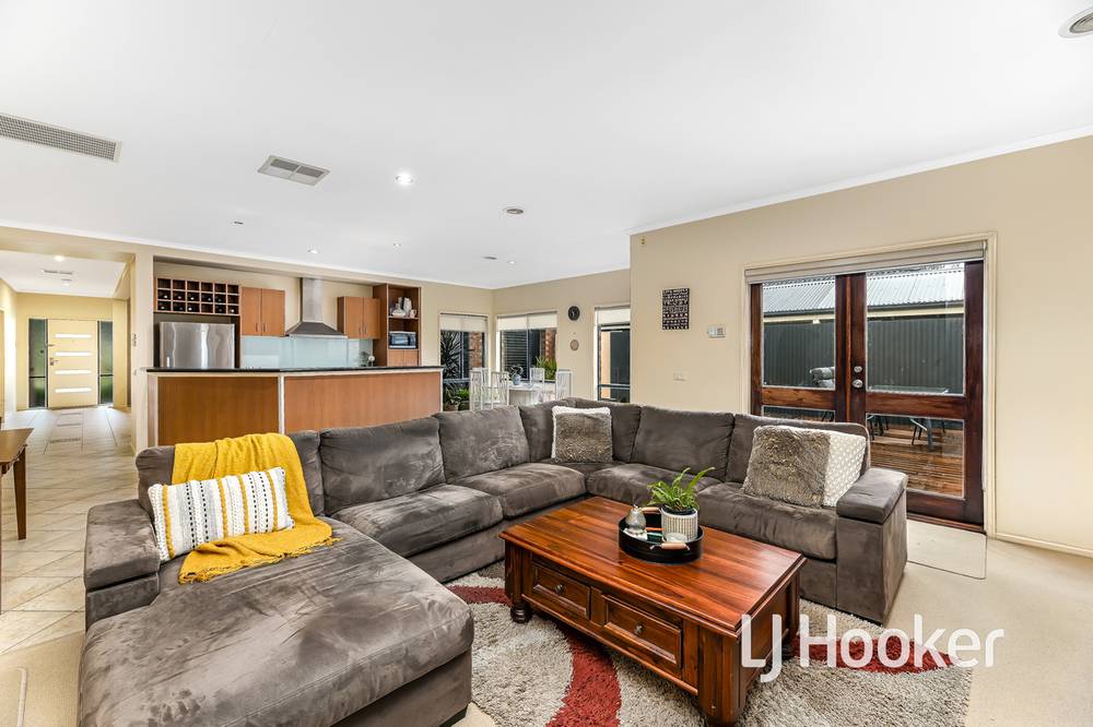 12 Park City Drive, LYNBROOK, VIC 3975