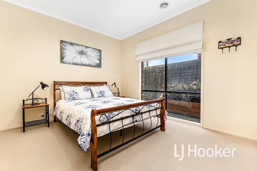 12 Park City Drive, LYNBROOK, VIC 3975