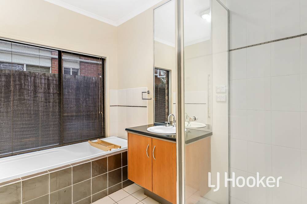 12 Park City Drive, LYNBROOK, VIC 3975