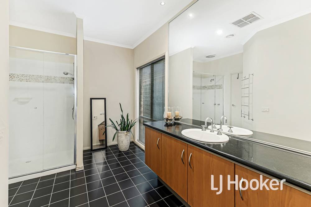 12 Park City Drive, LYNBROOK, VIC 3975