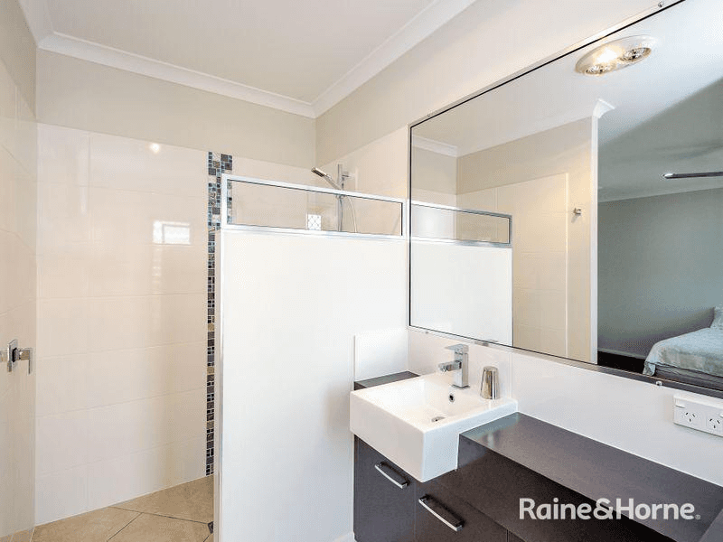 1a Plimsoll Court, TANNUM SANDS, QLD 4680