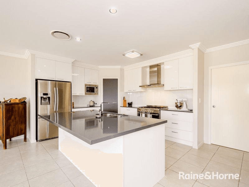 1a Plimsoll Court, TANNUM SANDS, QLD 4680