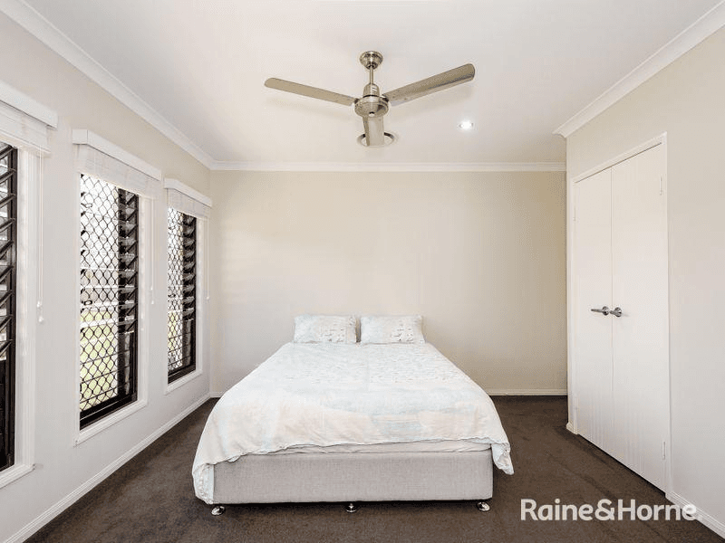 1a Plimsoll Court, TANNUM SANDS, QLD 4680