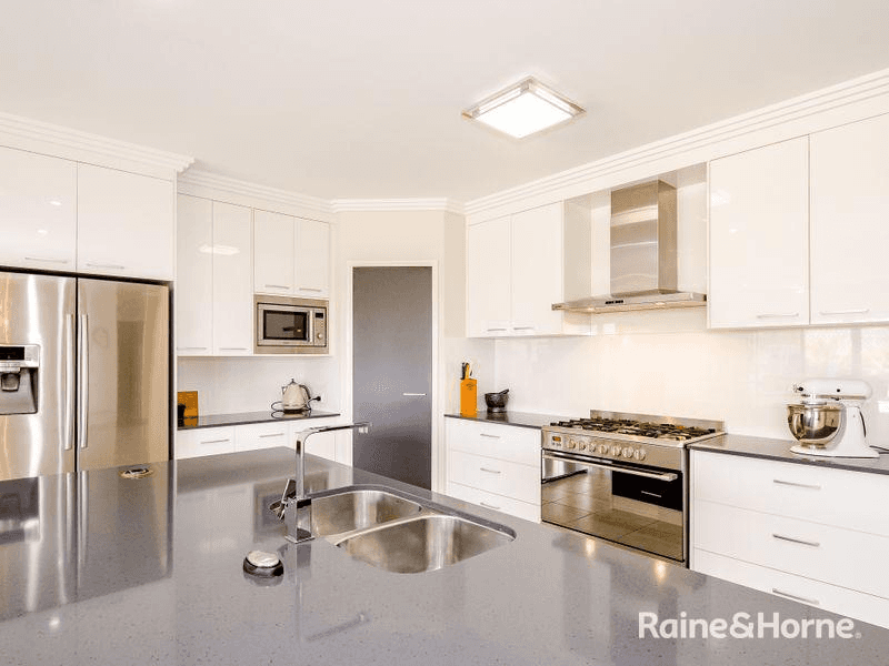 1a Plimsoll Court, TANNUM SANDS, QLD 4680