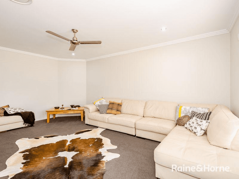 1a Plimsoll Court, TANNUM SANDS, QLD 4680