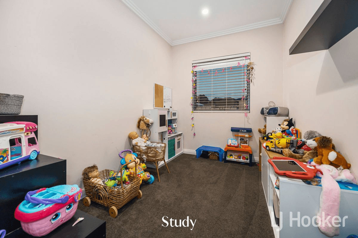 19 Flagtail Outlook, YANCHEP, WA 6035