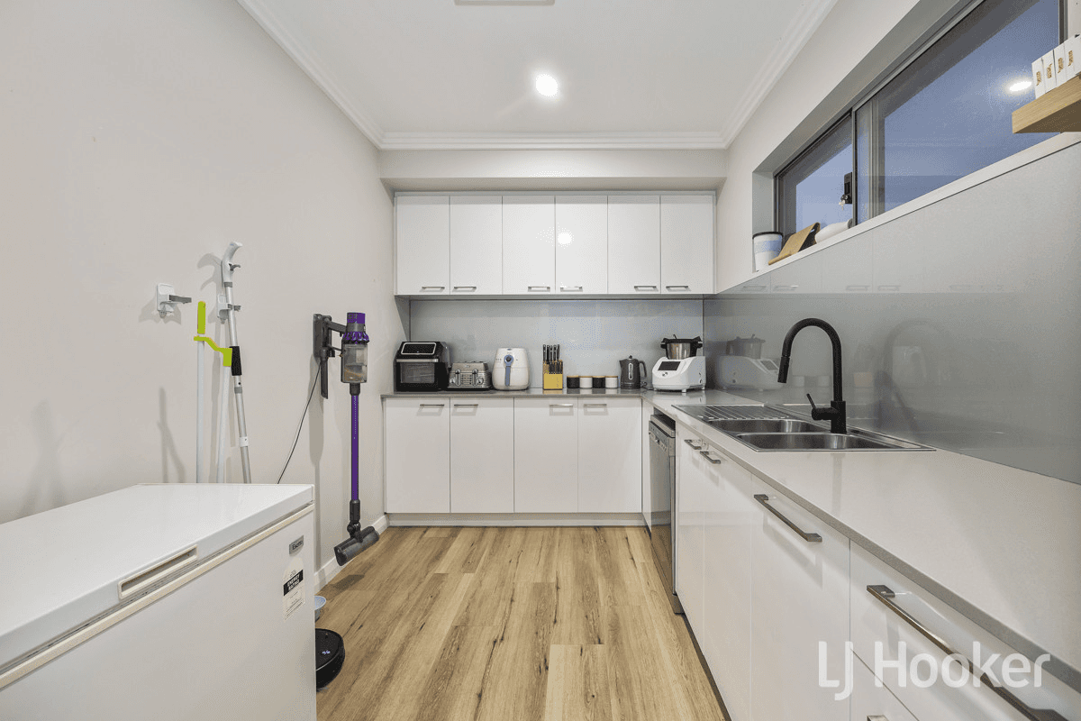 19 Flagtail Outlook, YANCHEP, WA 6035