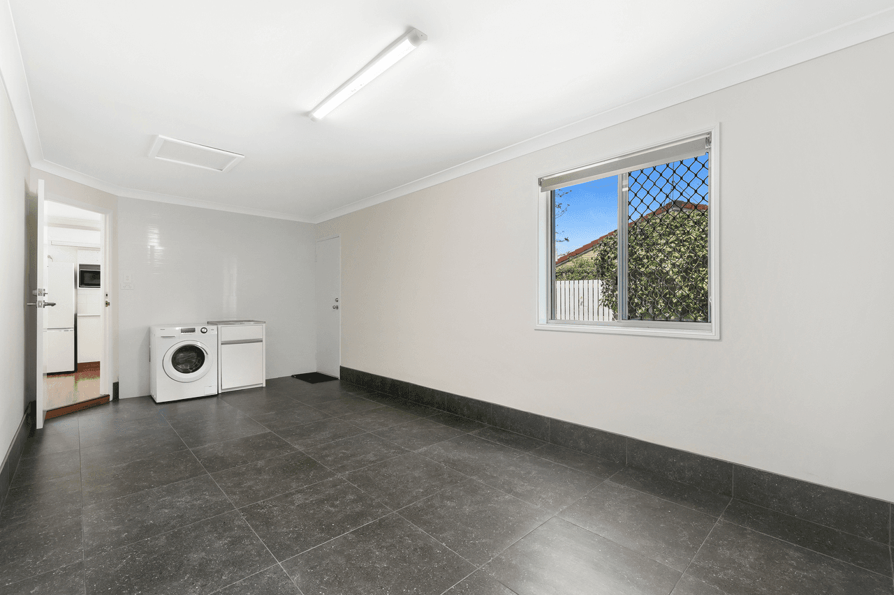 1/29 Brown Street, LABRADOR, QLD 4215