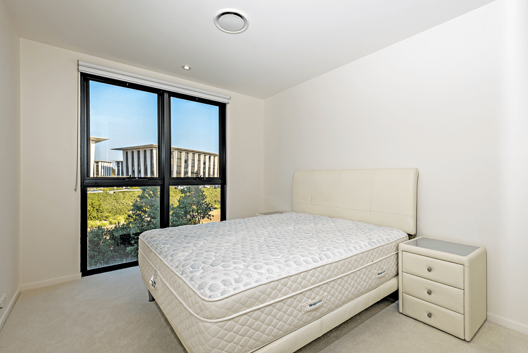 17 Theatre Drive, BENOWA, QLD 4217