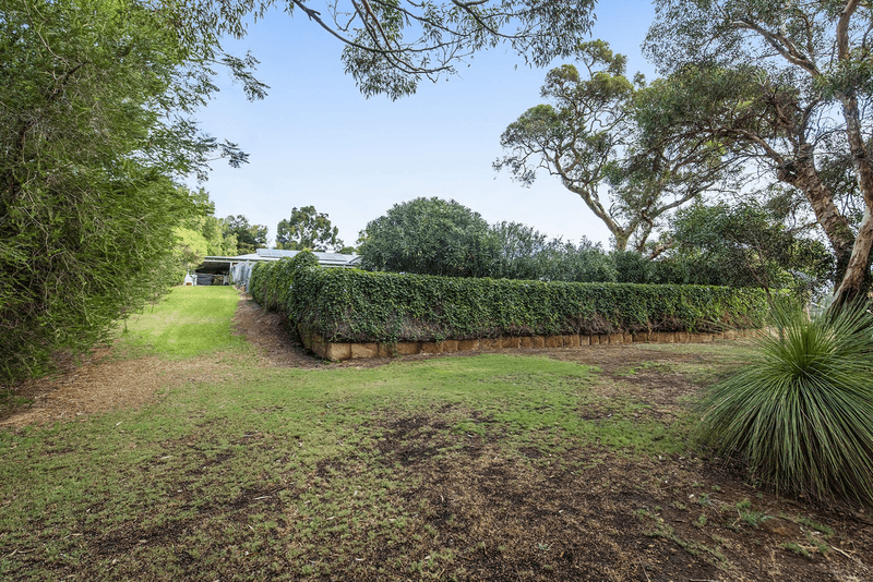 8B Simeon Close, KALAMUNDA, WA 6076