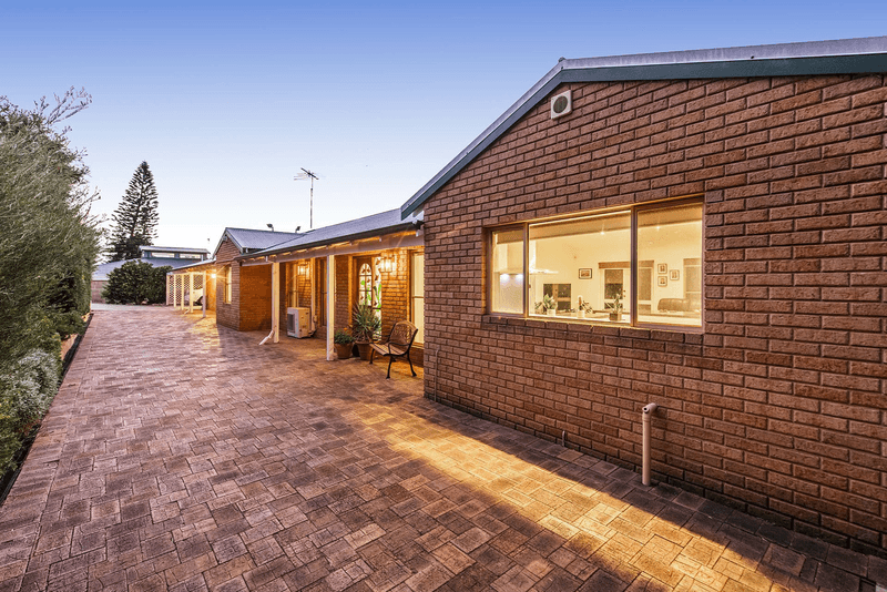 8B Simeon Close, KALAMUNDA, WA 6076