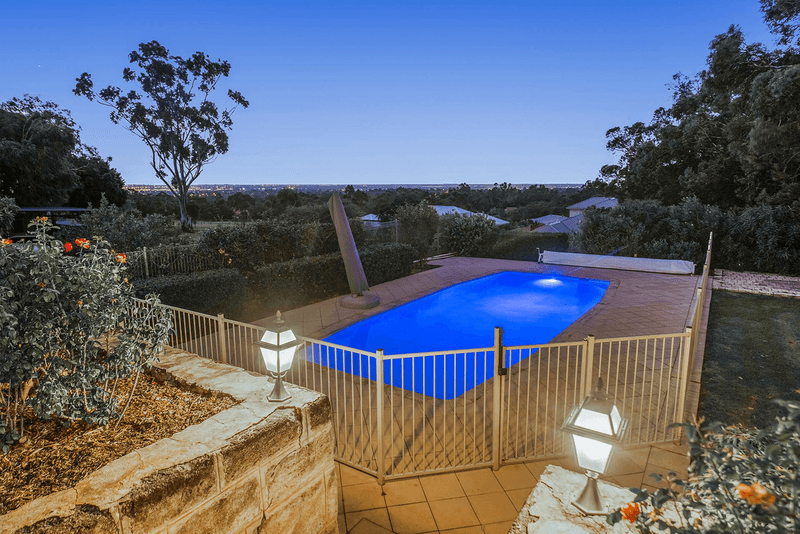 8B Simeon Close, KALAMUNDA, WA 6076