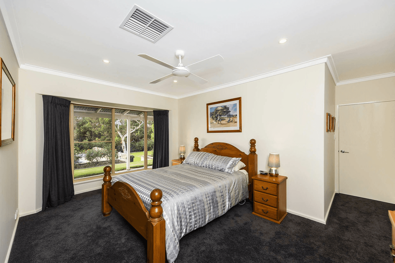 8B Simeon Close, KALAMUNDA, WA 6076