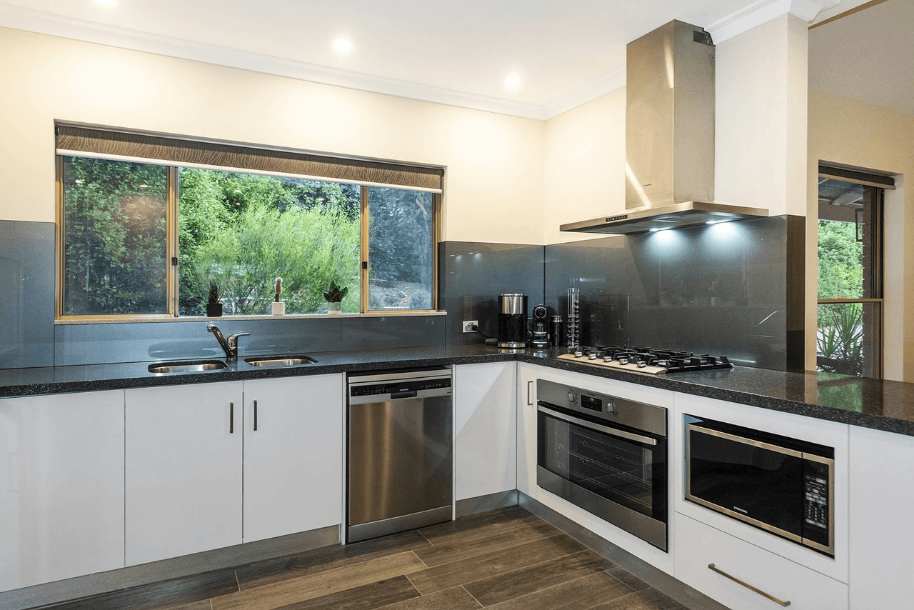 8B Simeon Close, KALAMUNDA, WA 6076