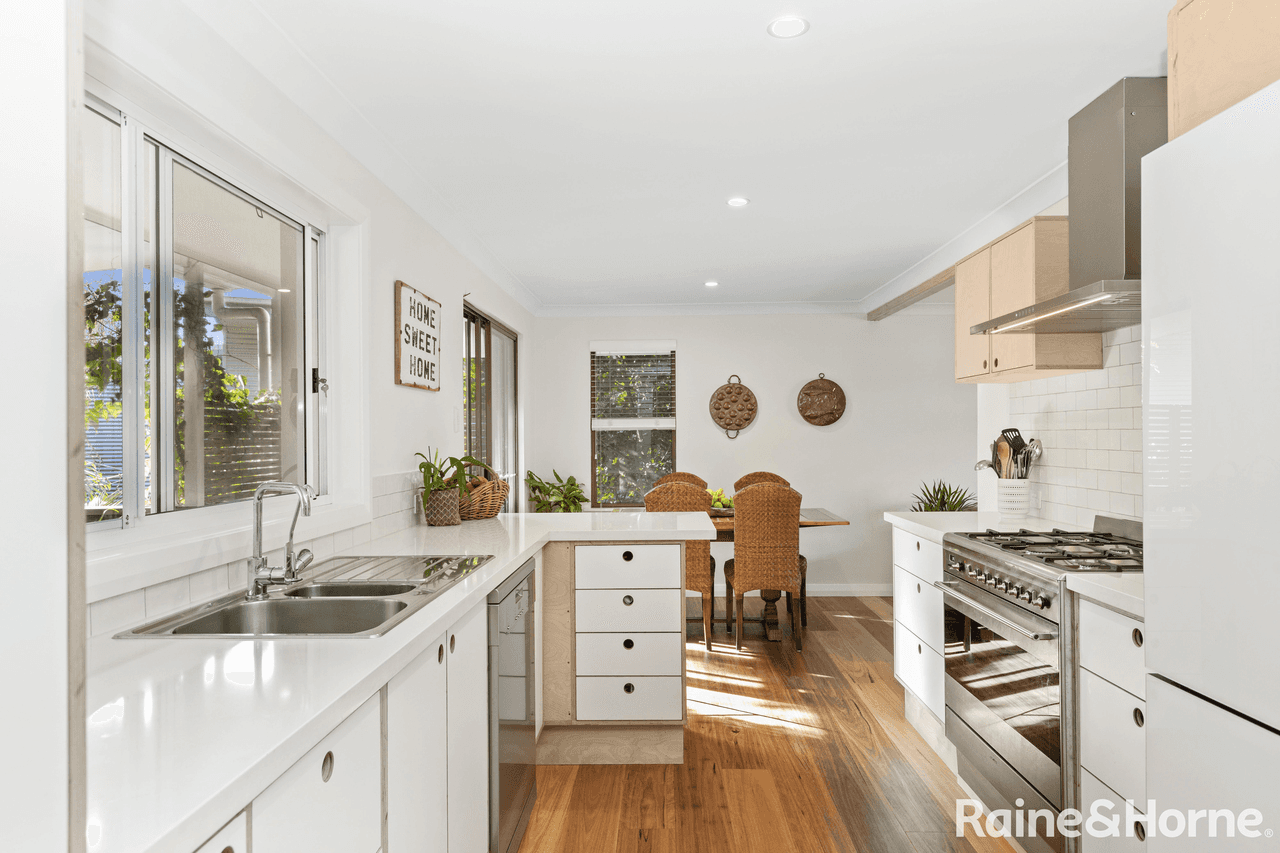 11 Lockhart Avenue, MOLLYMOOK, NSW 2539