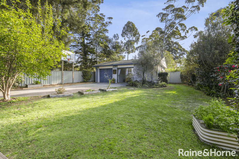 11 Lockhart Avenue, MOLLYMOOK, NSW 2539