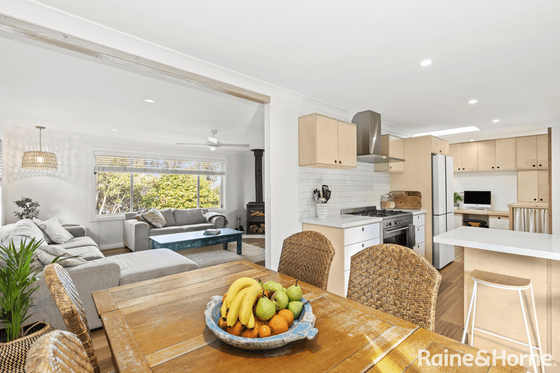 11 Lockhart Avenue, MOLLYMOOK, NSW 2539