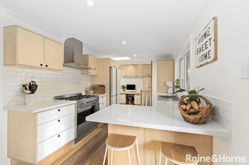 11 Lockhart Avenue, MOLLYMOOK, NSW 2539