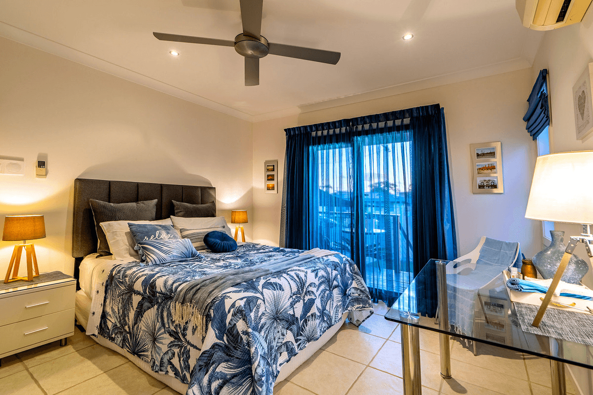 17 Albicore Street, Mermaid Waters, QLD 4218