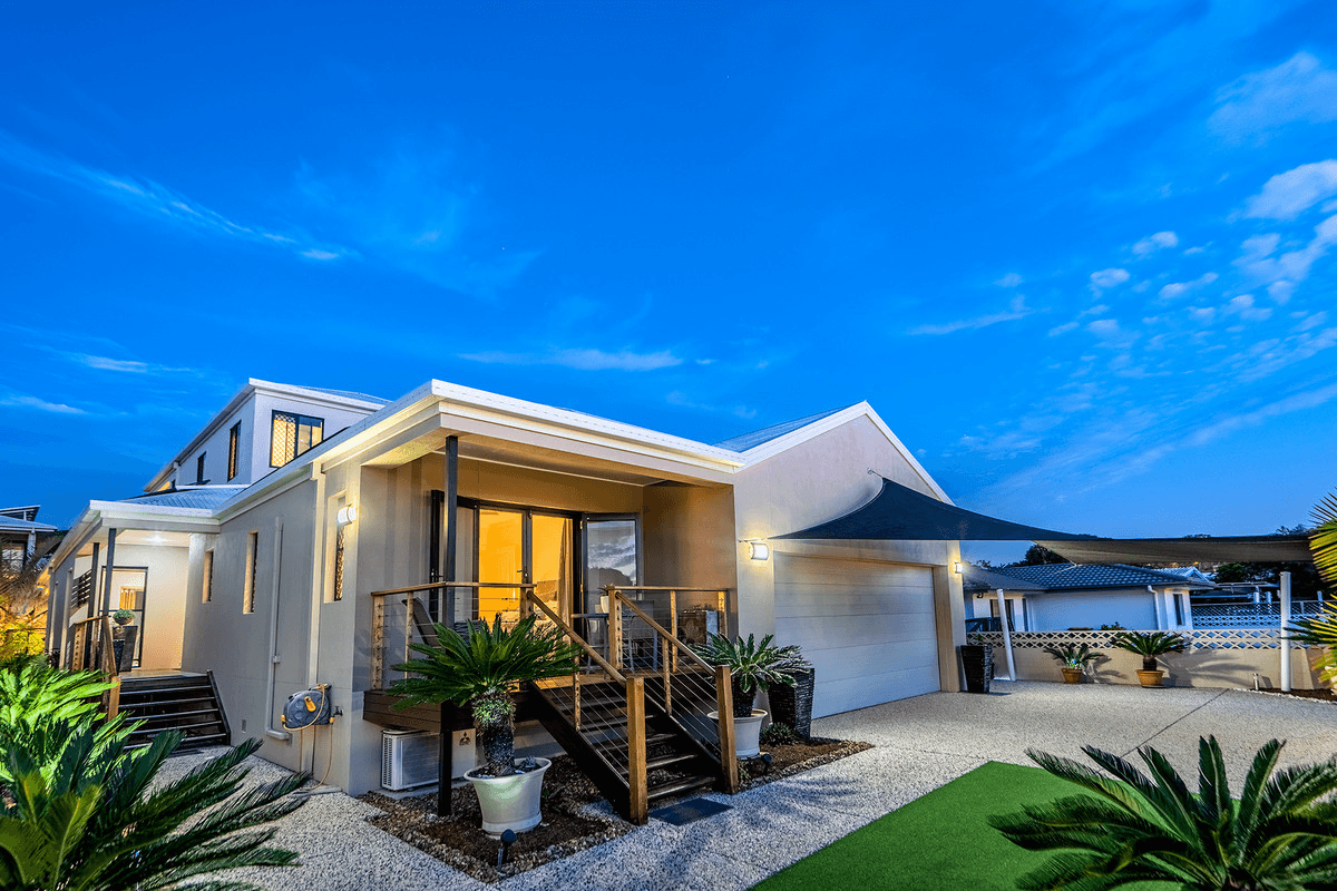 17 Albicore Street, Mermaid Waters, QLD 4218