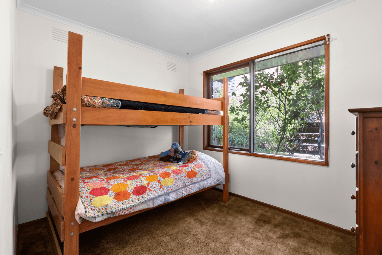 17 Digby Drive, ROMSEY, VIC 3434