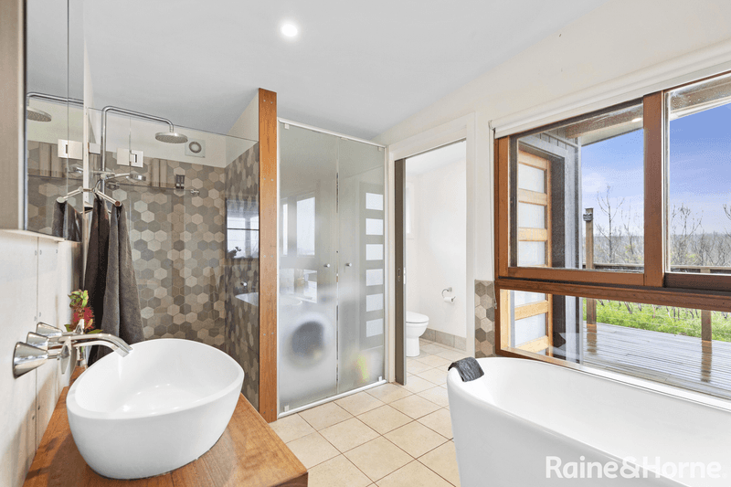 8 Curvers Drive, MANYANA, NSW 2539