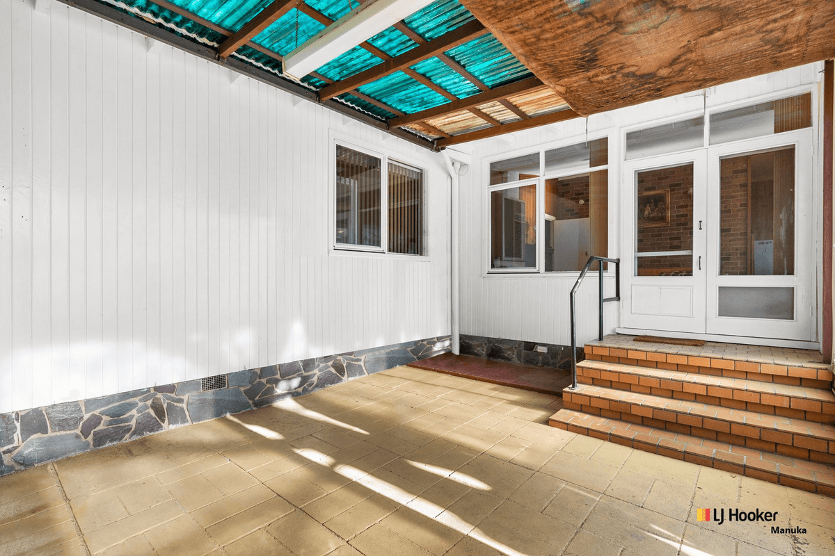 8 Carnegie Crescent, NARRABUNDAH, ACT 2604