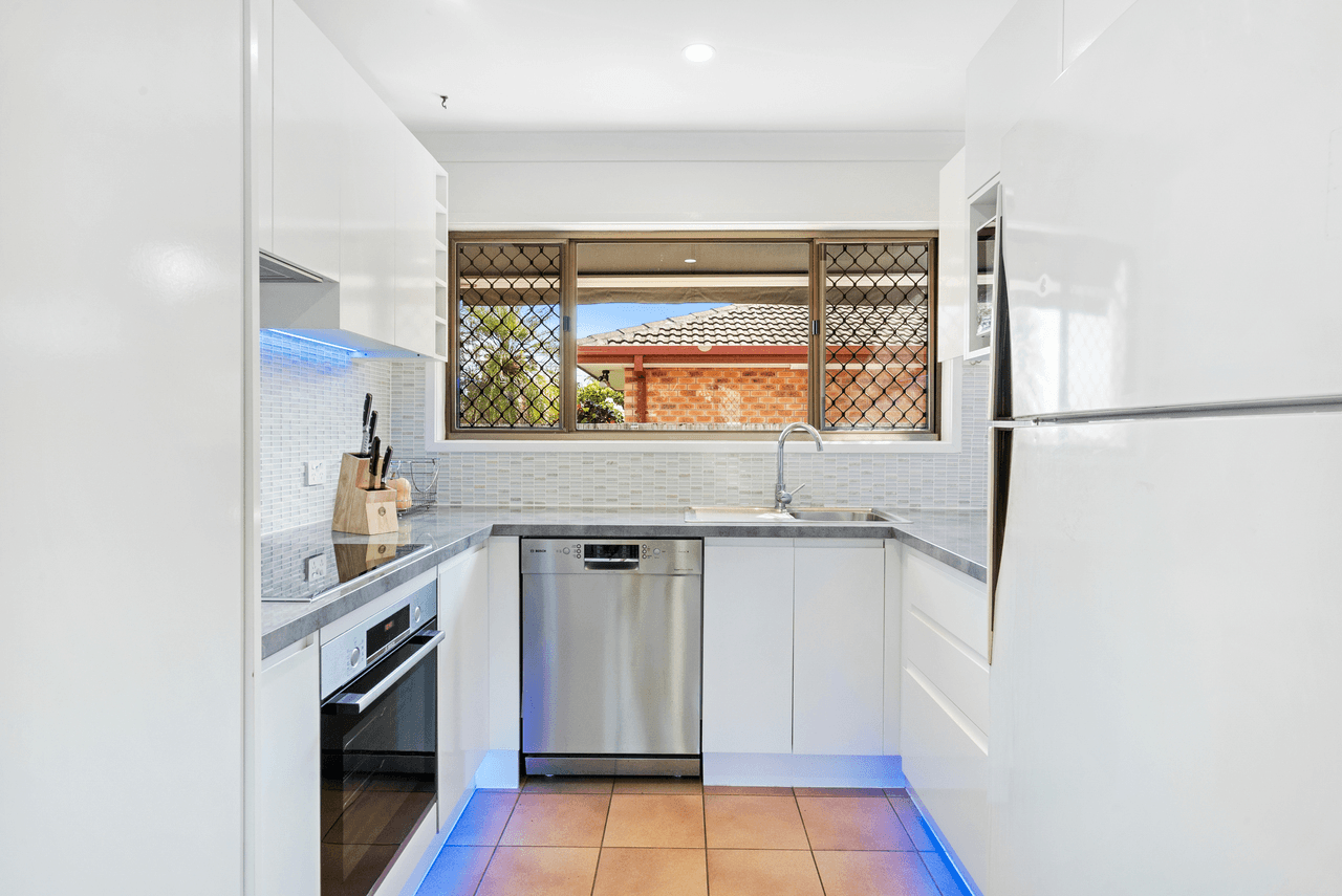 2/2 Blue Waters Crescent, TWEED HEADS WEST, NSW 2485