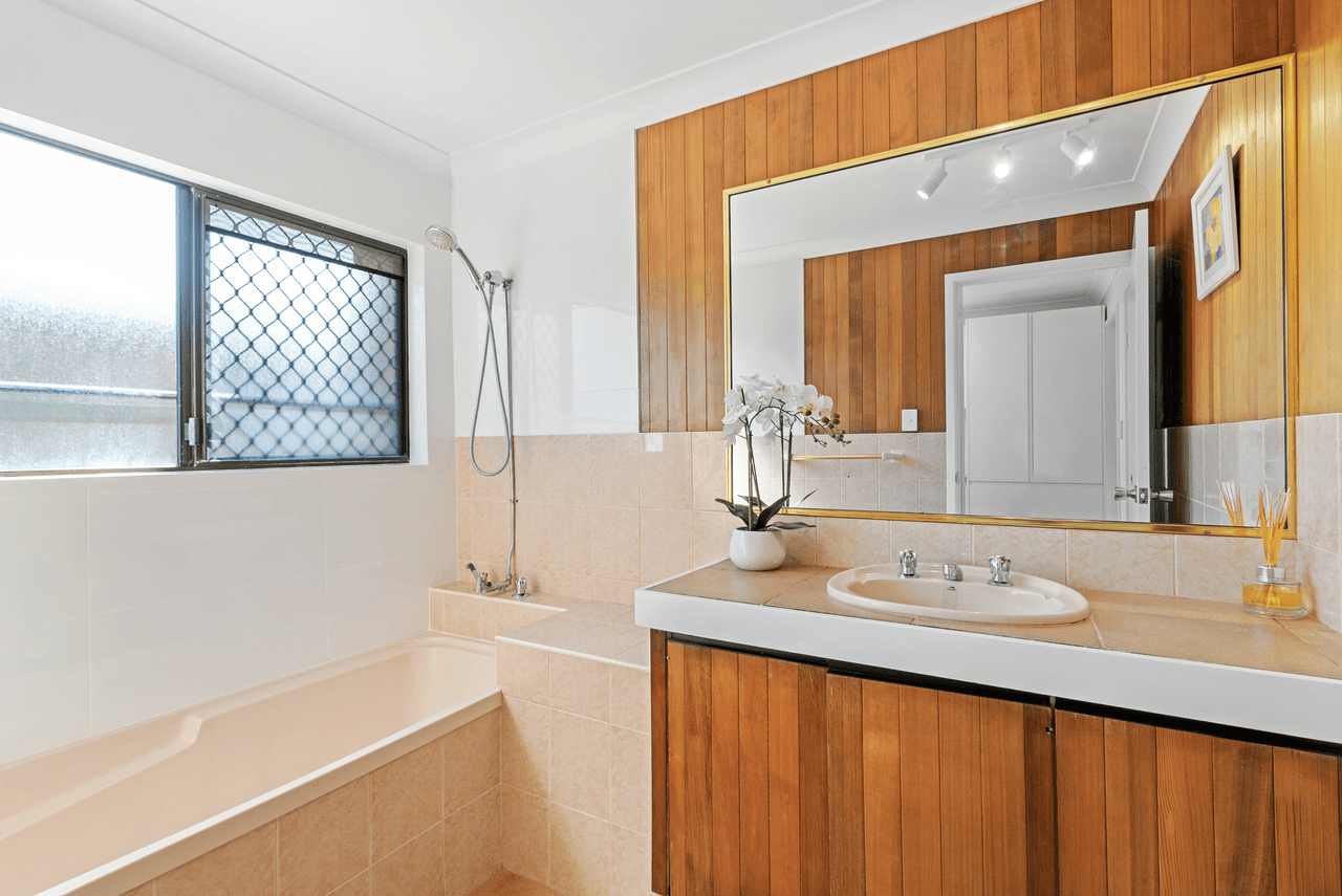 2/2 Blue Waters Crescent, TWEED HEADS WEST, NSW 2485