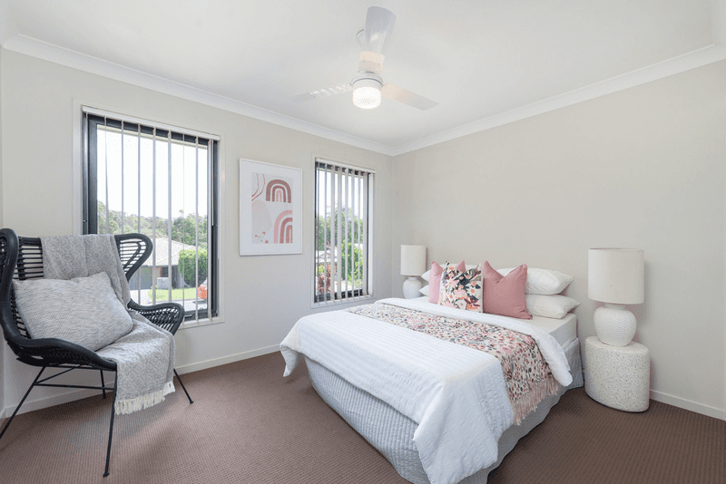 15 Oscar Close, ORMEAU, QLD 4208